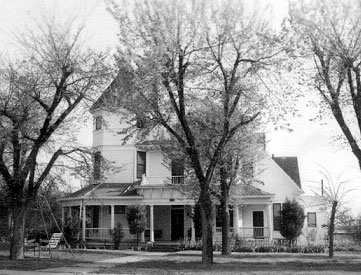 Historic Victorian exterior connected to Four Winds reported paranormal history